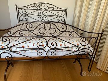 Letto matrimoniale in ferro battuto