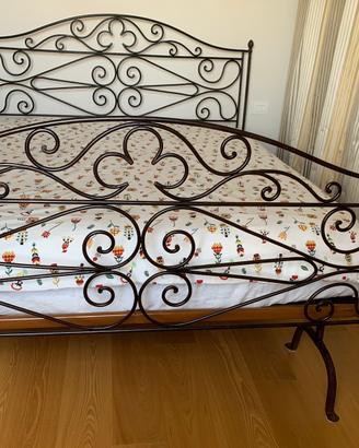 Letto matrimoniale in ferro battuto