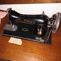 Singer d'epoca con tavolo