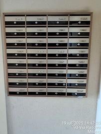 Genny adetto al volantinaggio casette e macchine