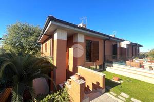 VILLA A SCHIERA A ROMA