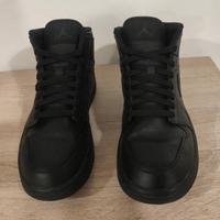 Jordan 1 mid black 43