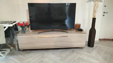 Mobile TV in legno
