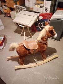 cavallo a dondolo