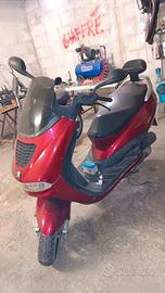 Scooter Peugeot elyseo