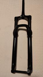 Forcella RockShox a molla.