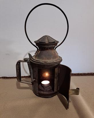 Antica lampada a lanterna da ferroviere 