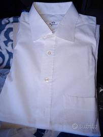 Camicia bianca Ingram di cotone a manica corta.