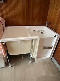 Vasca con sportello e seduta per anziani