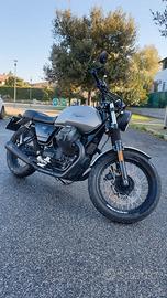 Moto Guzzi V7 III Rough - 2018