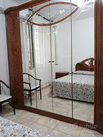 Armadio/cassettiera/comodini stile classico.