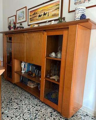 Credenza soggiorno legno con tavolo e sedie