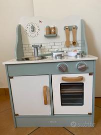Cucina giocattolo in legno