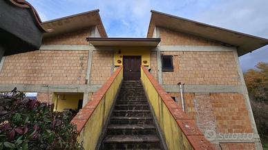 Luminoso e panoramico appartamento