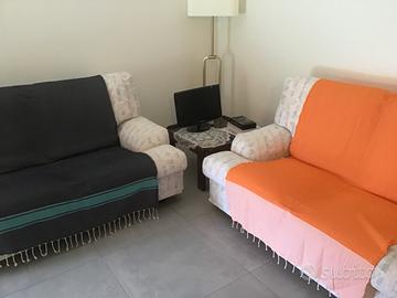 Divano 2 posti, moderno e comodo