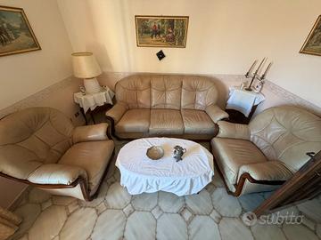 Set In Pelle Beige Divano 3 Posti + 2 Poltrone 