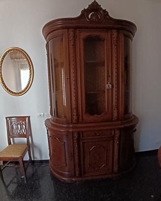 CREDENZA COMPATTA CAPIENTE MA NON INGOMBRANTE