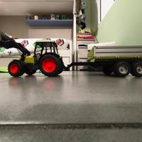 BRUDER TRATTORE CON RIMORCHIO