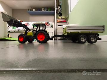 BRUDER TRATTORE CON RIMORCHIO