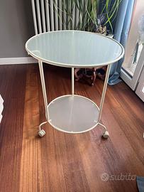 Tavolino in metallo con ripiano in vetro