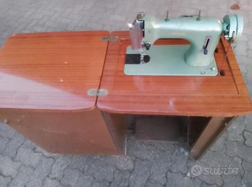 Macchina da cucire NECCHI.  