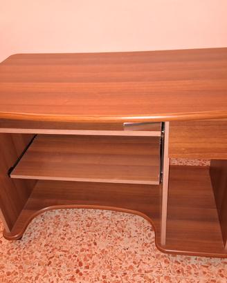 Scrivania in MDF per PC con rotelle