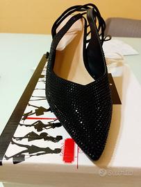 Scarpe nuove eleganti