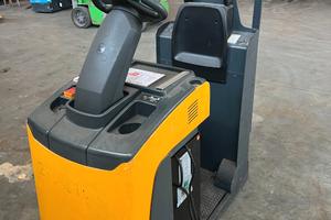 Carrelli elevatori e trattorini seminuovi