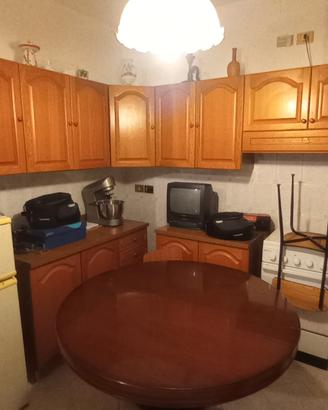 tavolo rotondo allungabile stile arte povera 