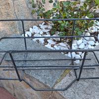 Porta vasi in ferro da balcone regolabili.