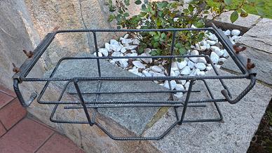 Porta vasi in ferro da balcone regolabili.