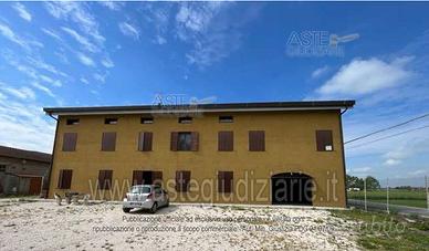 Villa o villino Quistello [A4313461]