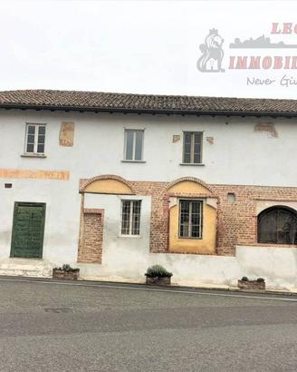 Rustico / Casale di 210 m² con più di 5 locali a M