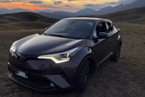 Toyta c-hr lounge