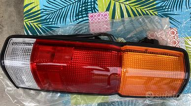 Faro posteriore destro Nissan pick up d 21