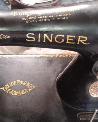 Macchina per cucire Singer antica 