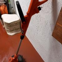 rasaerba tagliabordi con manico telescopico