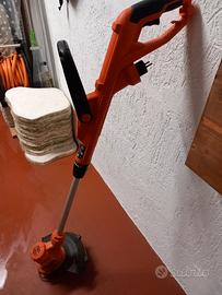 rasaerba tagliabordi con manico telescopico