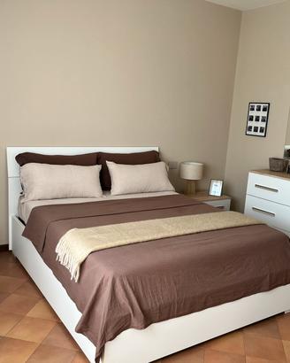 Letto matrimoniale con contenitore