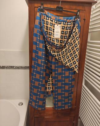 pantaloni con sopra pareo nuovi mai usati con c.ta
