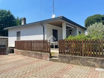 VILLA SINGOLA A CARDANO AL CAMPO