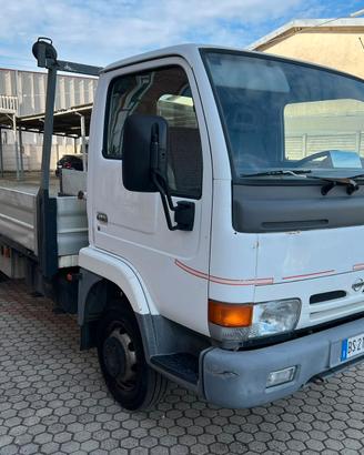 Nissan Cabstar cassonato carroattrezzi