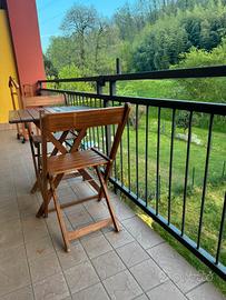 Tavolo piu due sedie in legno da esterno