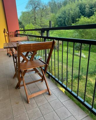 Tavolo piu due sedie in legno da esterno