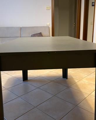 Tavolo da soggiorno con sedie
