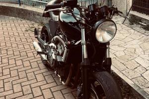 Stupenda Honda Hornet CB600 Cafe Racer