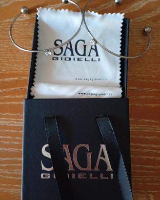 bracciali  15 euro tutti e due saga modello rigido