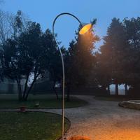 Due lampioni da esterno Lilia Viabizzuno