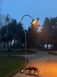 Due lampioni da esterno Lilia Viabizzuno