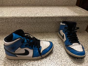 Nike Air Jordan 1 mid blu in pelle lucida